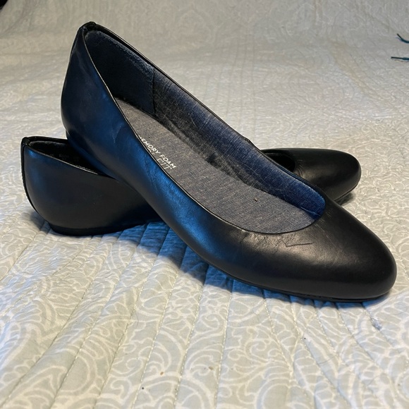 NEVER WORN! Dr. Scholl’s black flats w/ memory foam - Picture 2 of 4